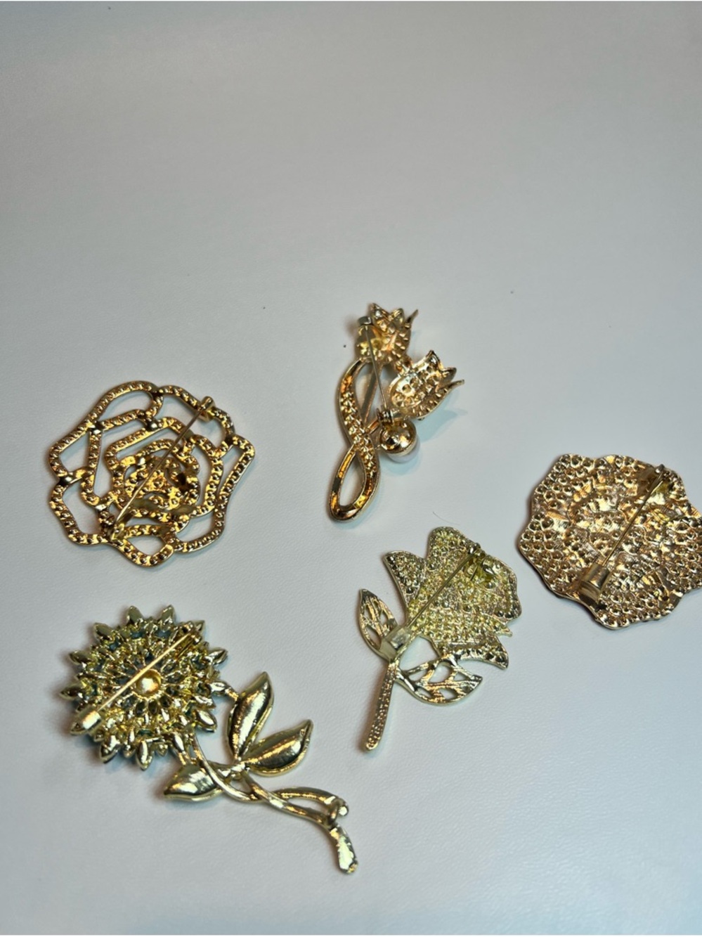 BUNDLE LOT summer Floral gold tone rhinestones brooches 5 pcs all Brand new - Picture 3 of 9